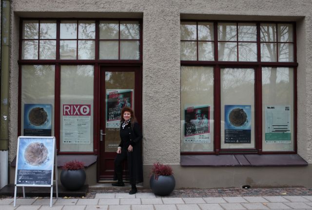 Ellen Pearlman standing outside of an exhibition